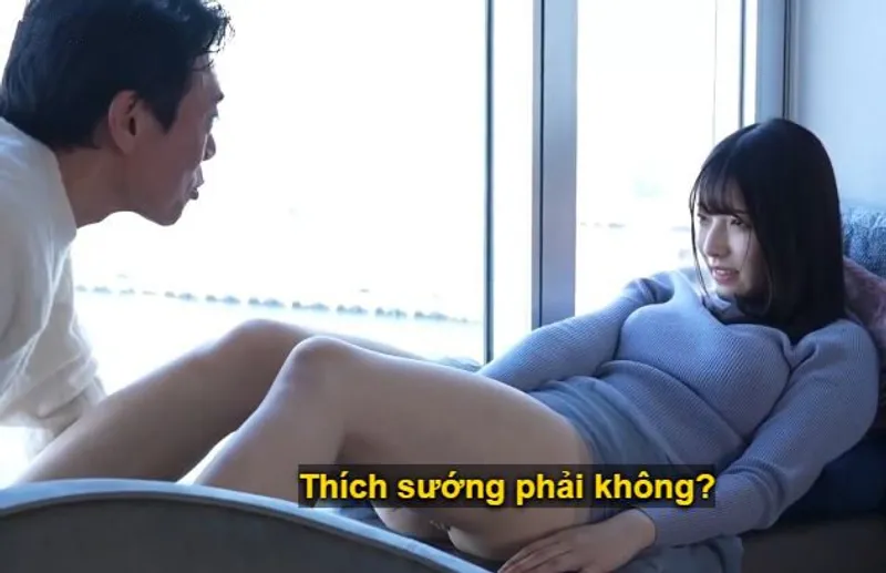 Buổi hẹn hò giữa bác trai và cô minh tinh tuổi teen mới chập chững bước chân vào làng giải trí tại nhà nghỉ sang trọng.